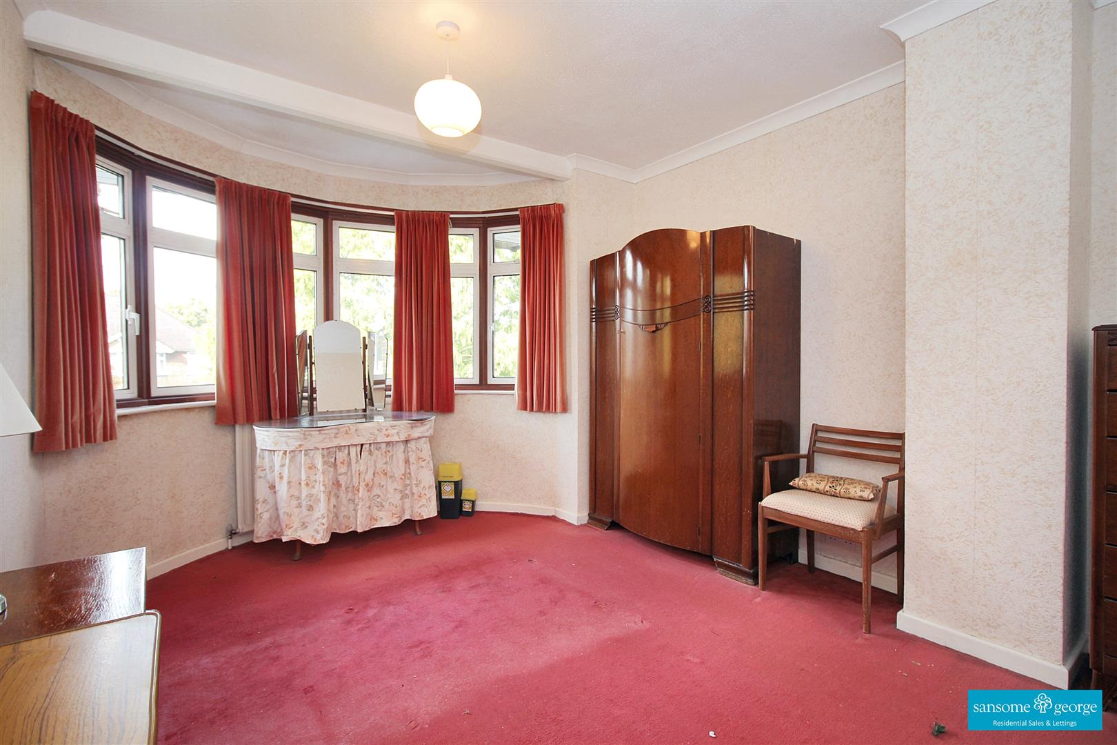 Redhatch Drive, Earley